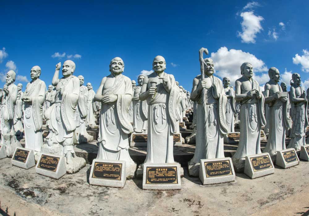 Wisata Religi ke Vihara Ksitigarbha Tanjung Pinang: Patung Seribu Wajah