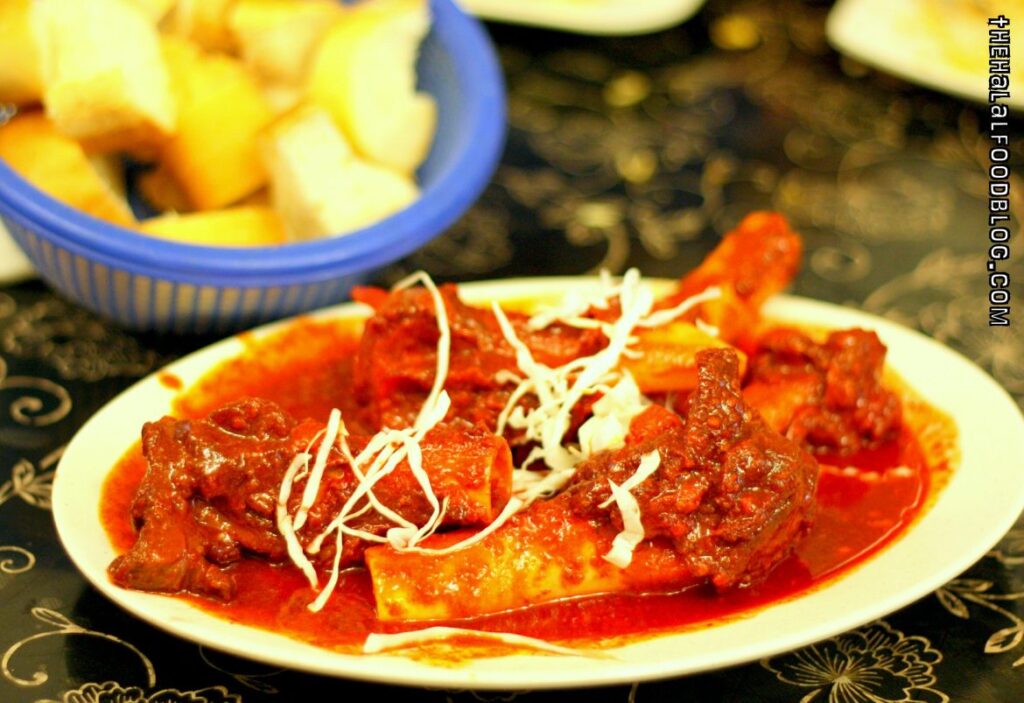 Kuliner Malam Halal di Jalan Bugis Singapura: Sup Tulang Merah dan Nasi Lemak